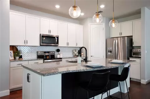 Kitchen - 10401 Malvasia Ave, Riverview, FL 33578 photo 5 of 6