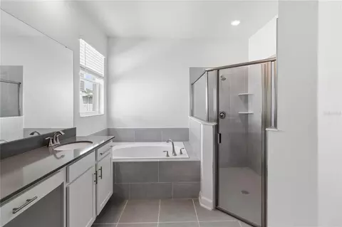 Bath - 3000 Ella Way, Saint Cloud, FL 34771 photo 2 of 4
