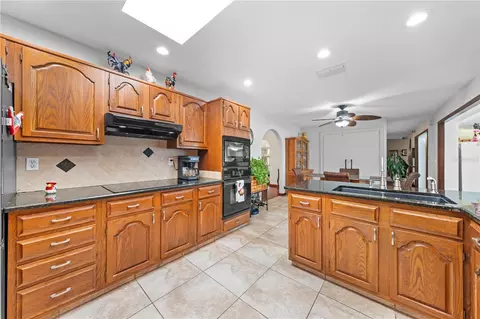 Kitchen - 6770 Bay Shore Dr, Saint Cloud, FL 34771 photo 5 of 8