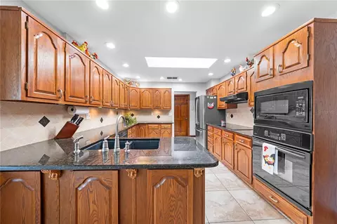 Kitchen - 6770 Bay Shore Dr, Saint Cloud, FL 34771 photo 3 of 8