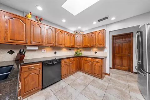 Kitchen - 6770 Bay Shore Dr, Saint Cloud, FL 34771 photo 4 of 8