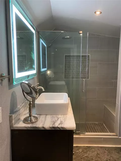 Bath - 421 E Kaley St, Orlando, FL 32806 photo 2 of 7