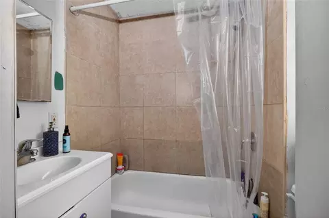 Bath - 421 E Kaley St, Orlando, FL 32806 photo 5 of 7
