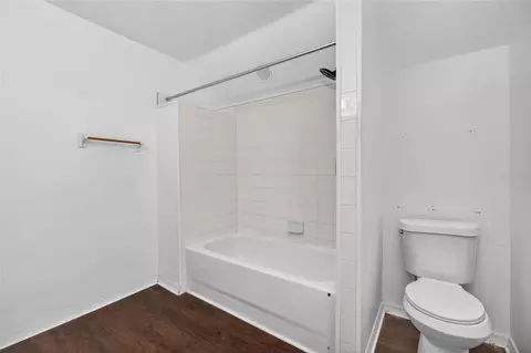 Bath - 421 E Kaley St, Orlando, FL 32806 photo 7 of 7
