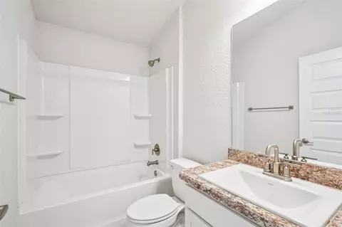 Bath - 4588 SE 25th Loop, Ocala, FL 34480 photo 2 of 2