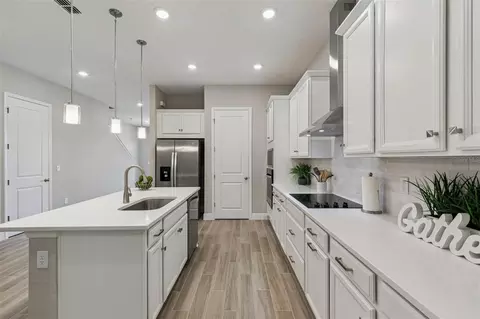 Kitchen - 6491 Cyrils Dr, Saint Cloud, FL 34771 photo 5 of 6