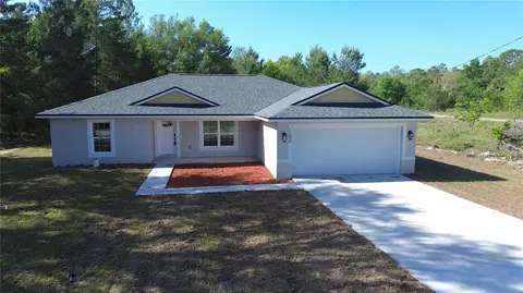 102 Malauka Trl, Ocklawaha, FL 32179