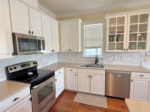 Kitchen - 287 Fallen Oak Ct, Eustis, FL 32736 photo 3 of 4