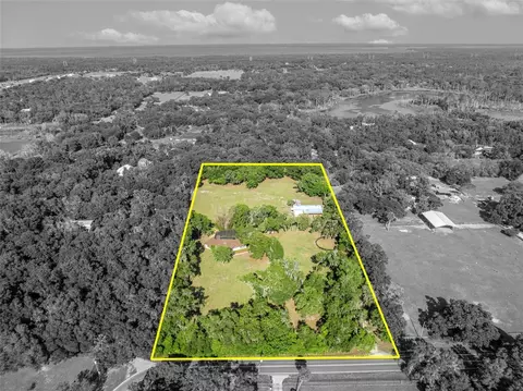 495 1st St, Geneva, FL 32732