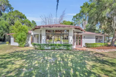 495 1st St, Geneva, FL 32732