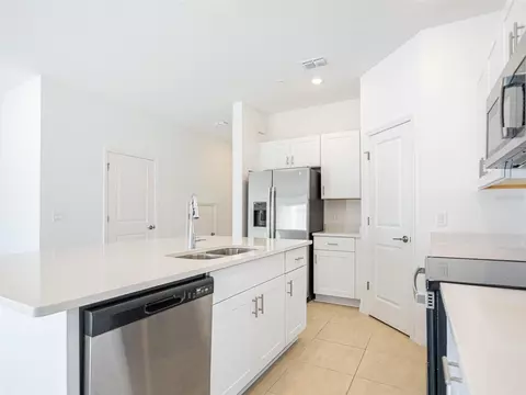 Kitchen - 5140 Quakers Pl, Saint Cloud, FL 34769 photo 4 of 7