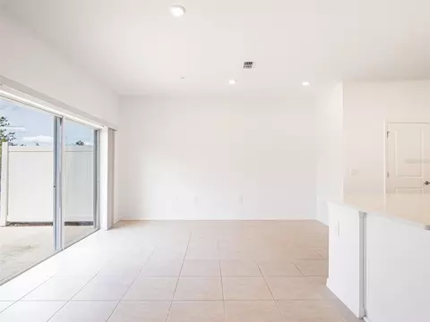 Living - 5140 Quakers Pl, Saint Cloud, FL 34769 photo 1 of 2