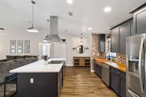 Kitchen - 2420 E Friday Cir, Cocoa, FL 32926 photo 4 of 5