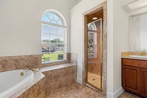 Bath - 314 Terranova Blvd, Winter Haven, FL 33884 photo 3 of 4