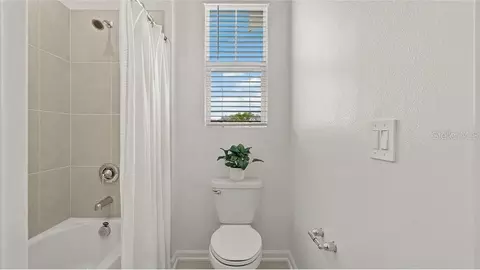 Bath - 828 Aubey Ln, Debary, FL 32713 photo 3 of 3