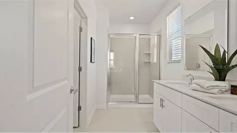 Bath - 828 Aubey Ln, Debary, FL 32713 photo 2 of 3