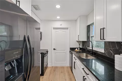 Kitchen - 472 Little Rock St, Ocoee, FL 34761 photo 7 of 9