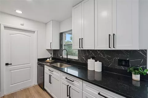 Kitchen - 472 Little Rock St, Ocoee, FL 34761 photo 1 of 9
