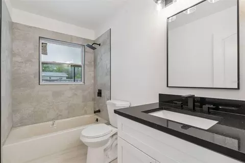 Bath - 472 Little Rock St, Ocoee, FL 34761 photo 2 of 3