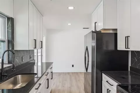 Kitchen - 472 Little Rock St, Ocoee, FL 34761 photo 8 of 9