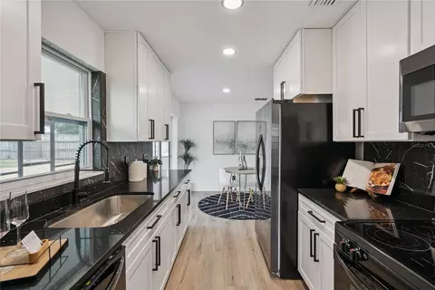 Kitchen - 472 Little Rock St, Ocoee, FL 34761 photo 4 of 9