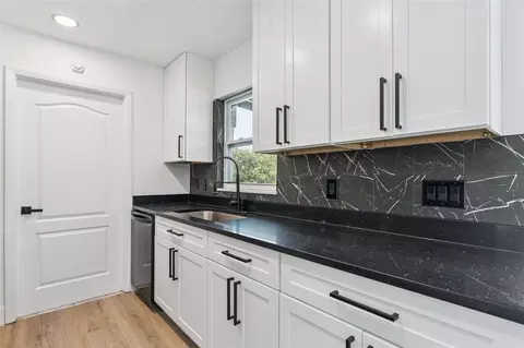 Kitchen - 472 Little Rock St, Ocoee, FL 34761 photo 9 of 9
