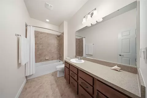 Bath - 1670 Regal River Cir, Ocoee, FL 34761 photo 1 of 3