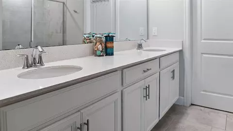 Bath - 5526 Limestone St, Mount Dora, FL 32757 photo 2 of 3