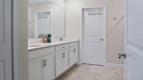 Bath - 5526 Limestone St, Mount Dora, FL 32757 photo 1 of 3