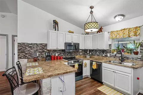 Kitchen - 22 Walnut Run, Ocala, FL 34480 photo 2 of 2