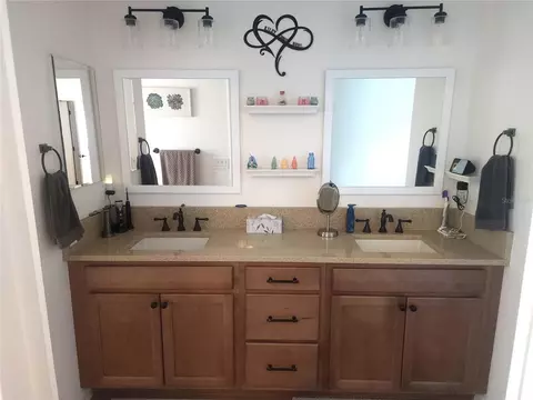 Bath - 7591 Mergaert Ln, Middleton, FL 34762 photo 2 of 3