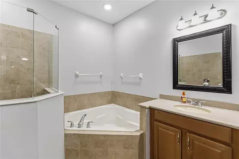 Bath - 2107 Velvet Leaf Dr, Ocoee, FL 34761 photo 1 of 6