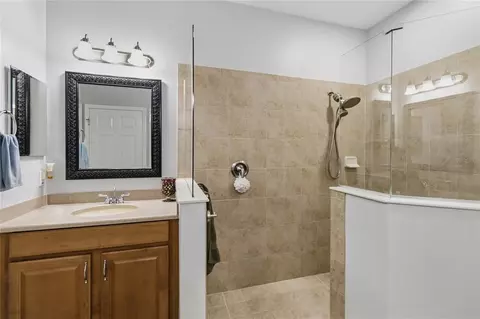 Bath - 2107 Velvet Leaf Dr, Ocoee, FL 34761 photo 2 of 6