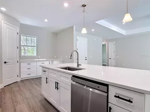 Kitchen - 41260 Balsam St, Eustis, FL 32736 photo 4 of 6