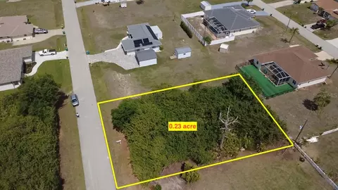 7250 Peacock Ln, Englewood, FL 34224