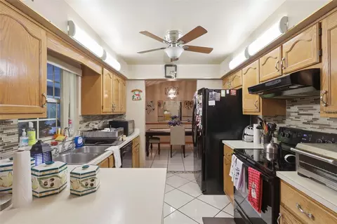 Kitchen - 2307 Fitzpatrick Ter, Deltona, FL 32725 photo 2 of 3