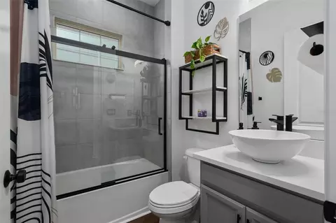 Bath - 2905 Tupelo Loop, Saint Cloud, FL 34772 photo 1 of 6