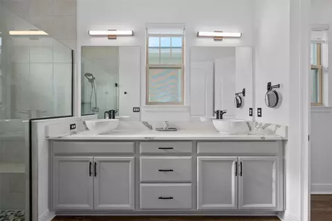 Bath - 2905 Tupelo Loop, Saint Cloud, FL 34772 photo 3 of 6