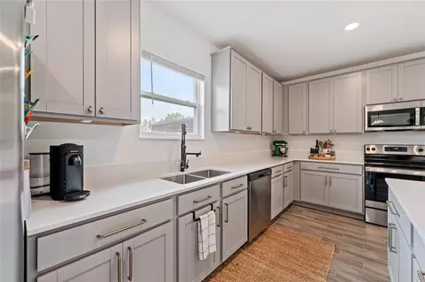 Kitchen - 799 Hitch Loop, Saint Cloud, FL 34772 photo 3 of 4