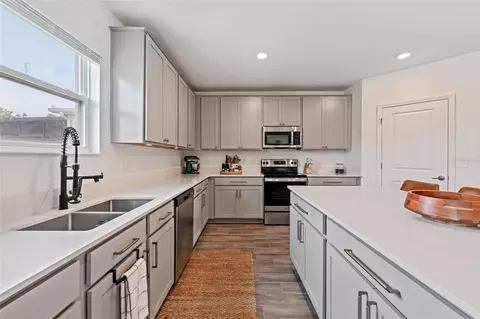 Kitchen - 799 Hitch Loop, Saint Cloud, FL 34772 photo 4 of 4