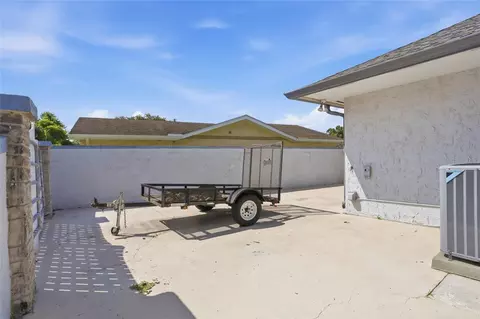 Exterior - 608 Ponderosa Dr, Saint Cloud, FL 34769 photo 14 of 17