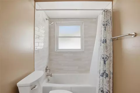 Bath - 608 Ponderosa Dr, Saint Cloud, FL 34769 photo 2 of 5
