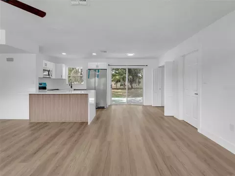 Living - 900 Jamela Dr, Ocoee, FL 34761 photo 2 of 3