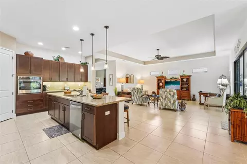 Kitchen - 648 Southlake Dr, Ormond Beach, FL 32174 photo 5 of 6