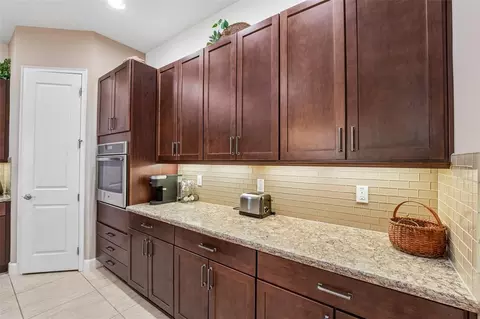 Kitchen - 648 Southlake Dr, Ormond Beach, FL 32174 photo 2 of 6