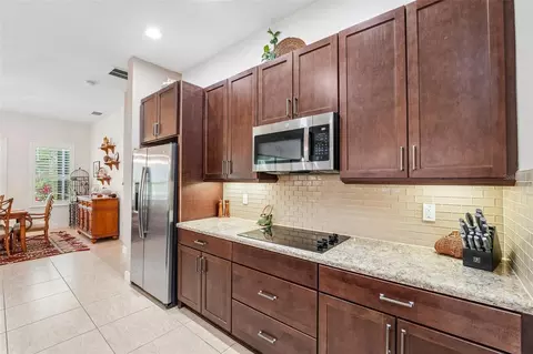 Kitchen - 648 Southlake Dr, Ormond Beach, FL 32174 photo 3 of 6