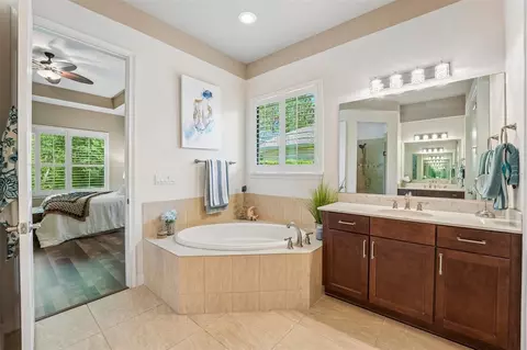 Bath - 648 Southlake Dr, Ormond Beach, FL 32174 photo 2 of 4