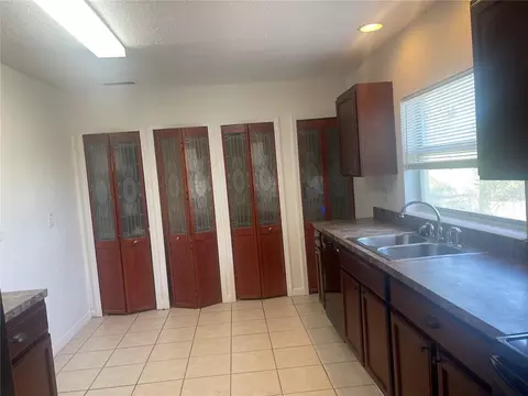 Kitchen - 3575 Michigan Ave, Saint Cloud, FL 34769 photo 6 of 7