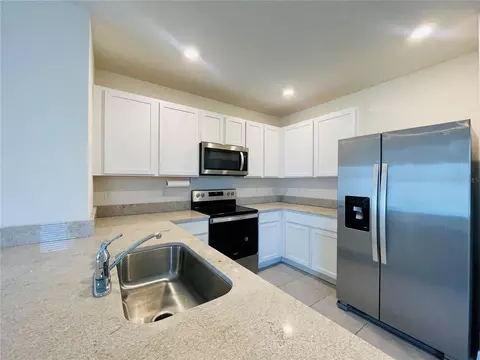 Kitchen - 17043 Oval Rum Dr, Wimauma, FL 33598 photo 6 of 6