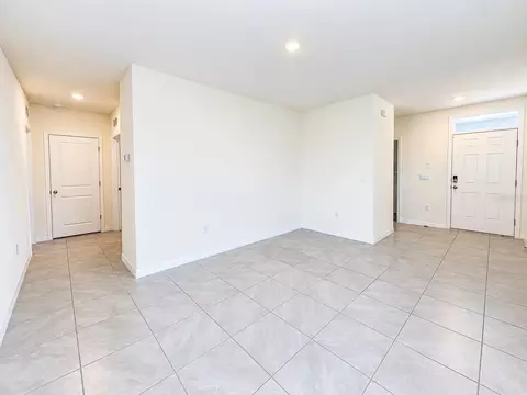 Living - 17043 Oval Rum Dr, Wimauma, FL 33598 photo 4 of 5